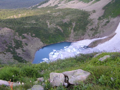 Ледовое озерцо под перевалом в сторону долины р.Туралыг